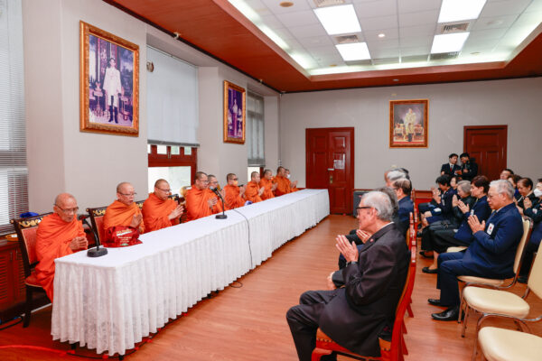 รูปภาพ ผู้บริหารร่วมทำบุญ