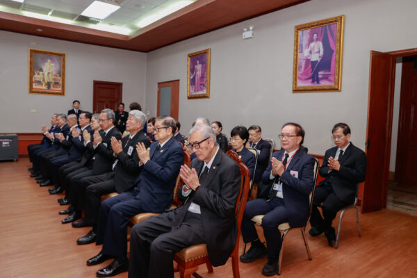 รูปภาพ ผู้บริหารร่วมทำบุญ