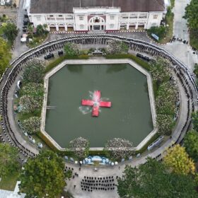รูปภาพ กิจกรรมถวายความอาลัยในพิธีบำเพ็ญกุศลสตมวาร (100 วัน) ถวายเป็นพระราชกุศลแด่สมเด็จพระนางเจ้าสิริกิติ์ พระบรมราชินีนาถ พระบรมราชชนนีพันปีหลวง สภานายิกาสภากาชาดไทย