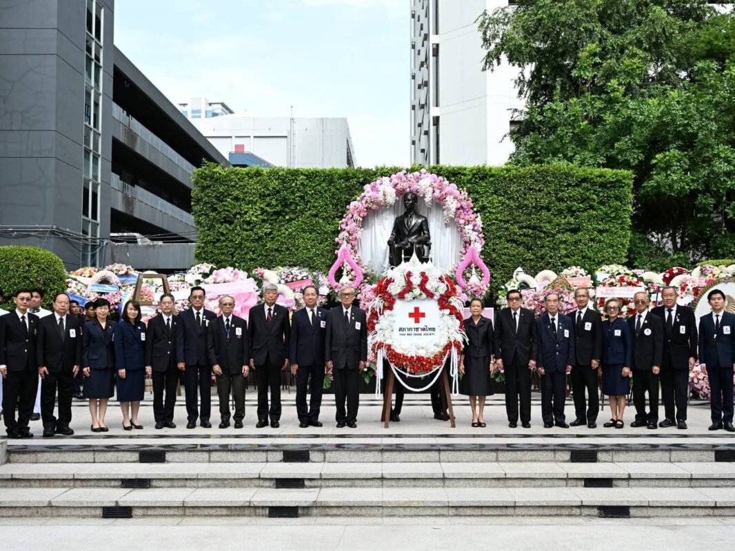 พิธีวางพวงมาลาถวายราชสักการะพระบรมราชานุสาวรีย์ พระบาทสมเด็จพระปรเมนทรมหาอานันทมหิดล พระอัฐมรามาธิบดินทร เนื่องในวันคล้ายวันสวรรคต